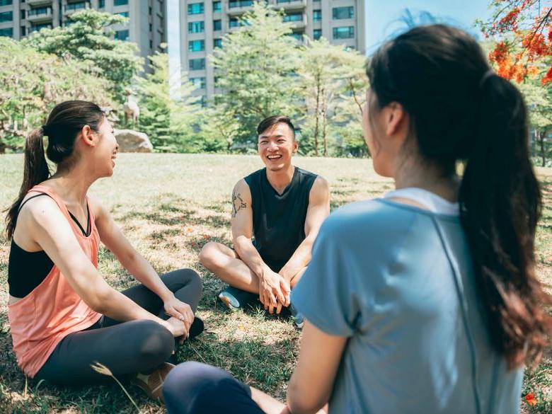 students sitting in the grass talking